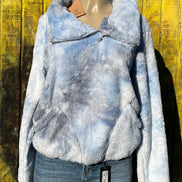 ePretty tie-dye sherpa jacket with colorful, cozy fleece exterior and plush lining, perfect for casual wear and chilly days.