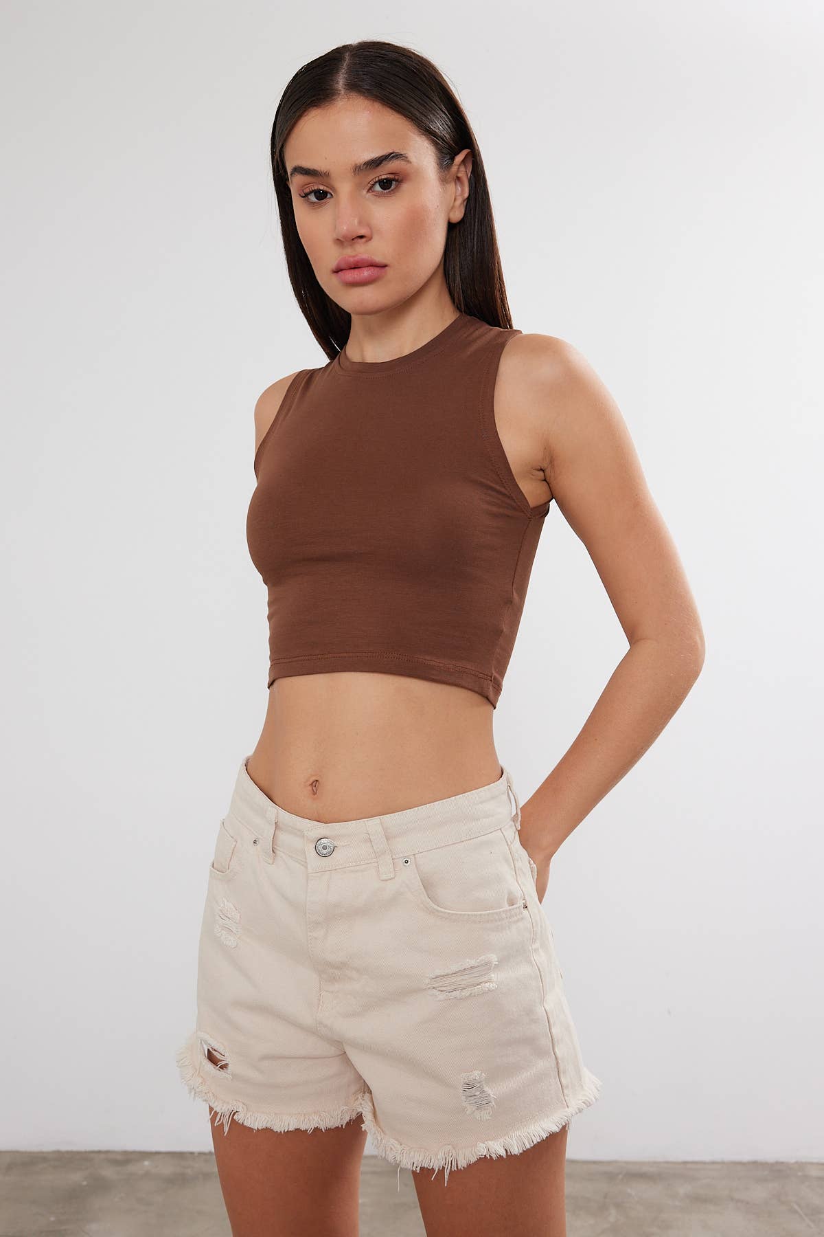 Women's cropped cotton tank top with crew neck from VAV NEW YORK, featuring a basic, casual design perfect for everyday wear.