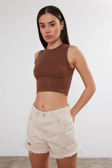 Women's cropped cotton tank top with crew neck from VAV NEW YORK, featuring a basic, casual design perfect for everyday wear.