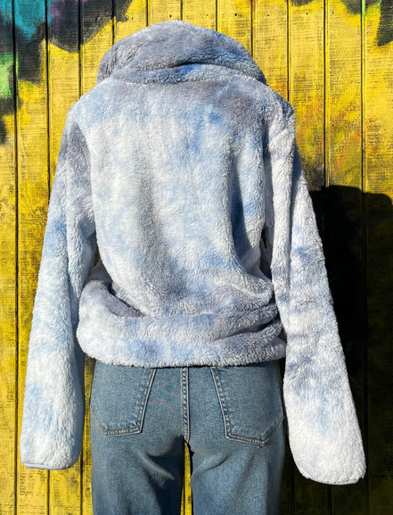 ePretty tie-dye Sherpa jacket with colorful, soft fleece material and cozy collar, perfect for casual winter wear.