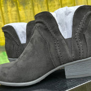 Pierre Dumas ankle boots with stylish leather design, featuring a sleek silhouette and comfortable heel for everyday wear.