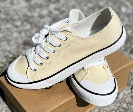 FASHION EMPORIO classic sneakers in white with laces and rubber soles, displayed from a side view on a neutral background.