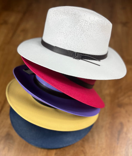 Doña Cata Art summer hat featuring wide brim and stylish design, perfect for sun protection and casual outdoor wear.