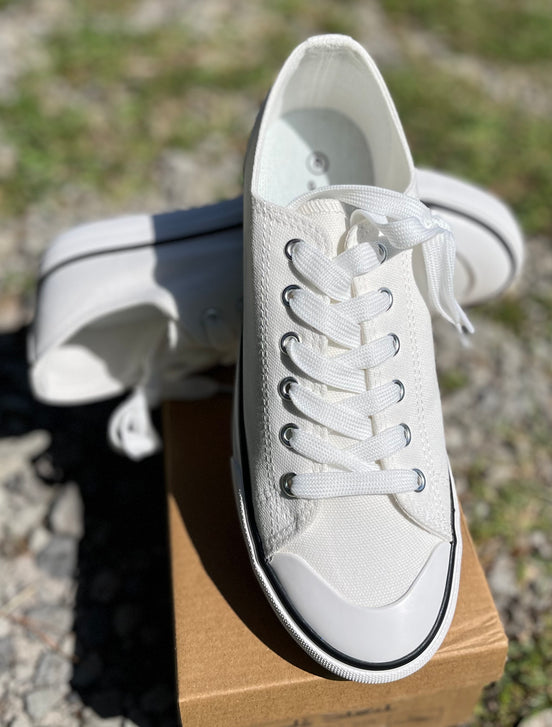 FASHION EMPORIO classic sneakers in white with black accents, showing the full side view of the stylish casual footwear.