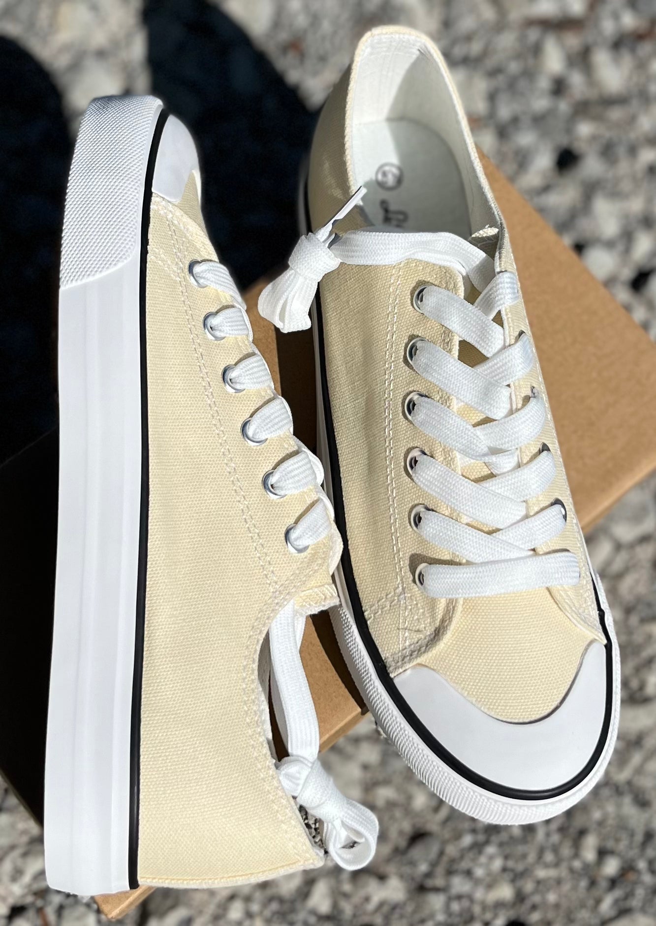 Classic FASHION EMPORIO sneakers with white laces and rubber soles, displayed on a neutral background.