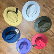 Doña Cata Art summer hat featuring wide brim and lightweight fabric, ideal for sunny outdoor wear.