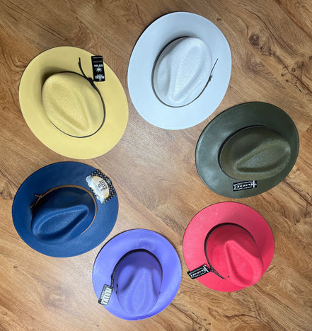 Doña Cata Art summer hat featuring wide brim and lightweight fabric, ideal for sunny outdoor wear.