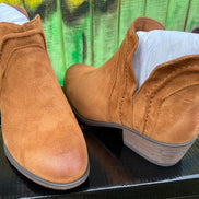 Pierre Dumas ankle boots with stylish leather design and low heel, perfect for casual or dressy outfits.