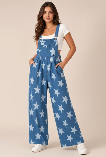 Mono vaquero con tirantes abotonados y estampado de estrellas