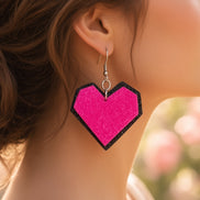 Pendientes de corazón negro y rosa brillante