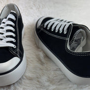 FASHION EMPORIO classic black sneakers with sleek design and comfortable fit, ideal for casual and everyday wear.