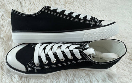FASHION EMPORIO classic black sneakers with sleek design and comfortable fit, showcasing stylish casual shoes for everyday wear.