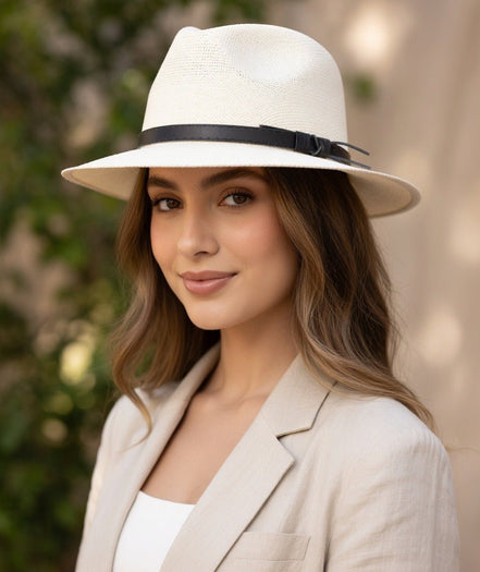 Yellow summer hat by Doña Cata Art with wide brim and stylish design, perfect for sun protection and warm weather.