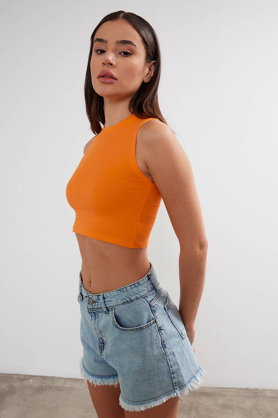 VAV NEW YORK women's cropped cotton crew neck tank top, basic sleeveless top, white color, close-up front view