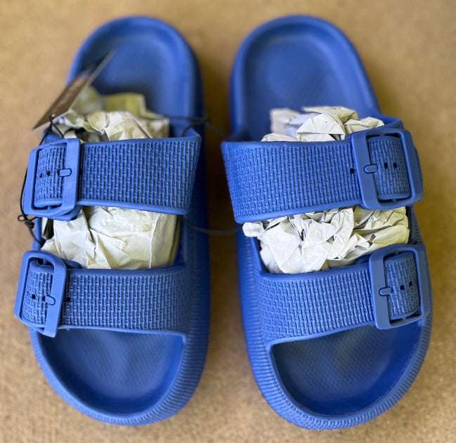 Roxoni slip-on sandals with cushioned soles and open-toe design, perfect for casual summer wear.