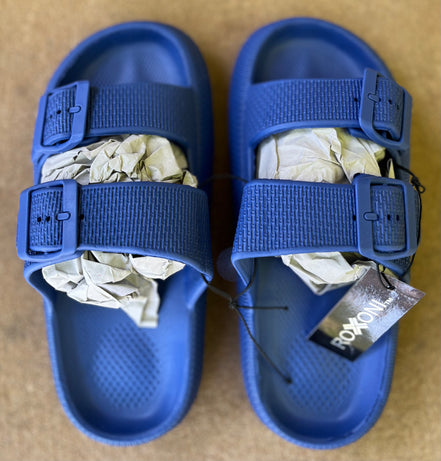 Roxoni slip-on sandals with cushioned soles and open toe design, perfect for casual summer wear.