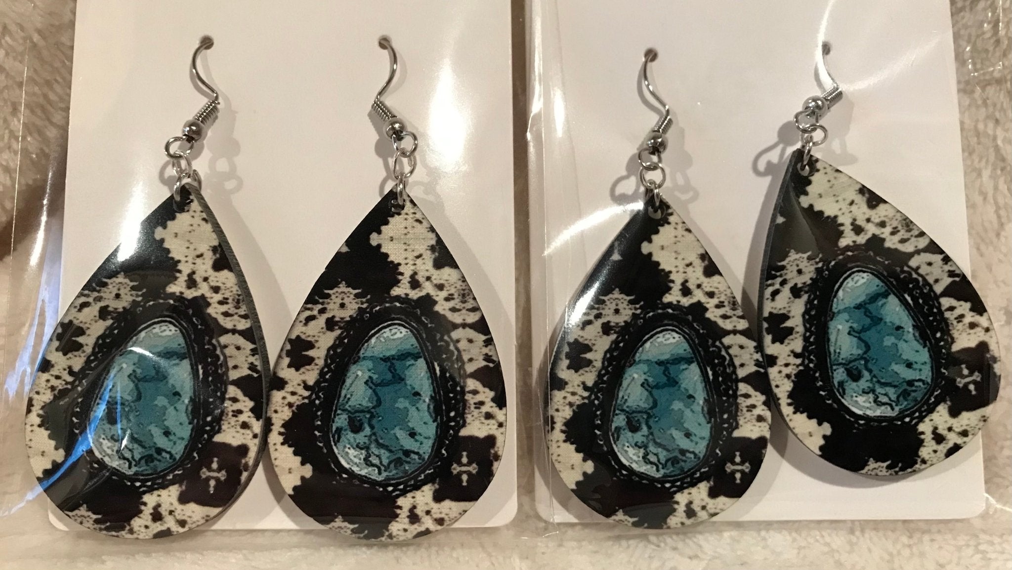 Earring Babe Boutique brand. Silver dangle, 2.5