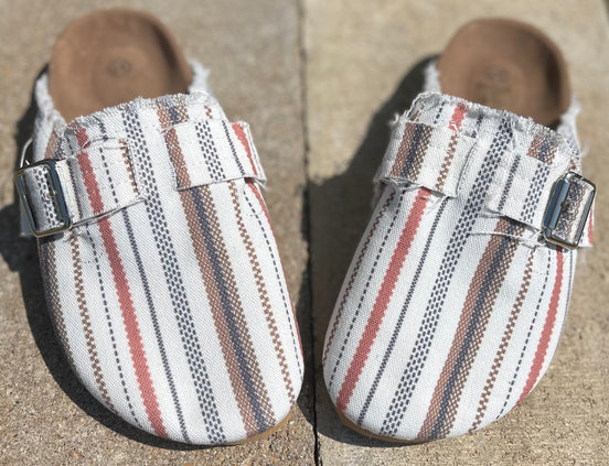 Unishe flat half slip-on shoes with rounded toes and minimal design, perfect for casual or office wear.