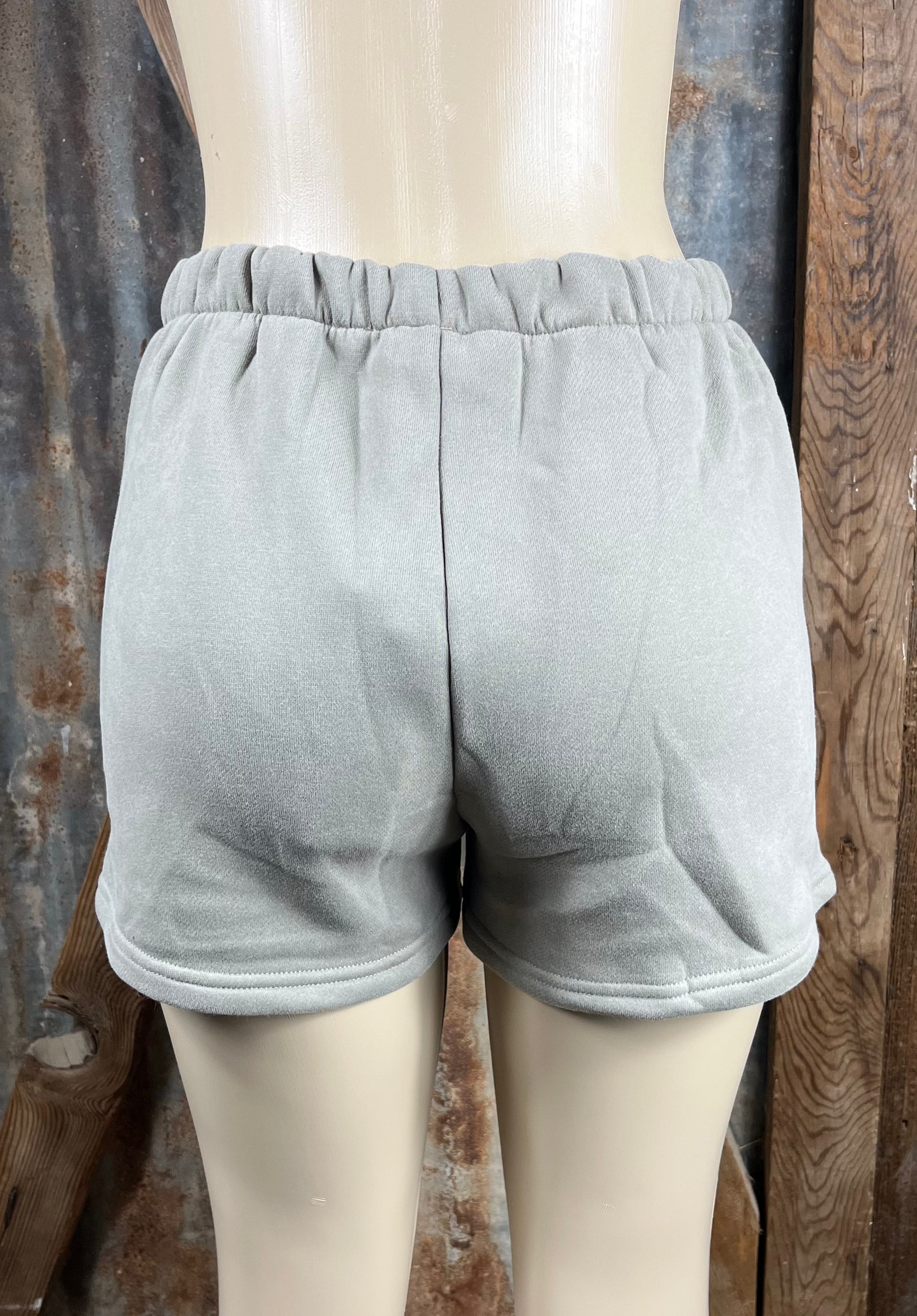 Bayliss sweat shorts in grey, featuring a relaxed fit and elastic waistband, perfect for casual and athletic wear.